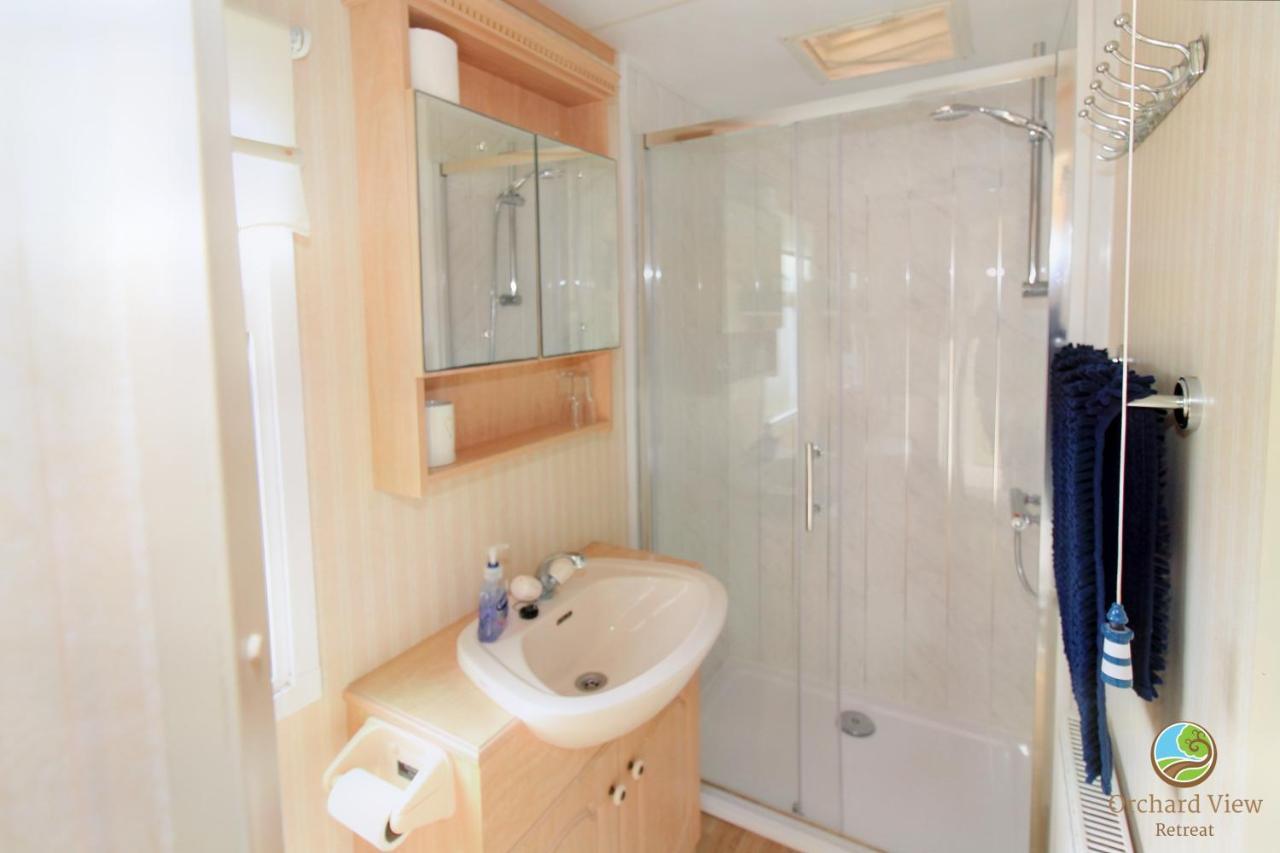 Orchard View Retreat - Dog Friendly, Enclosed Private Garden With Weather Dependant Hot Tub - Not On A Holiday Park Villa Little Clacton Eksteriør bilde